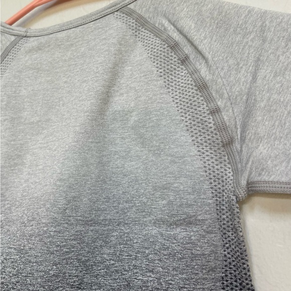 Halara Cropped Sports Top size small - Picture 5 of 7